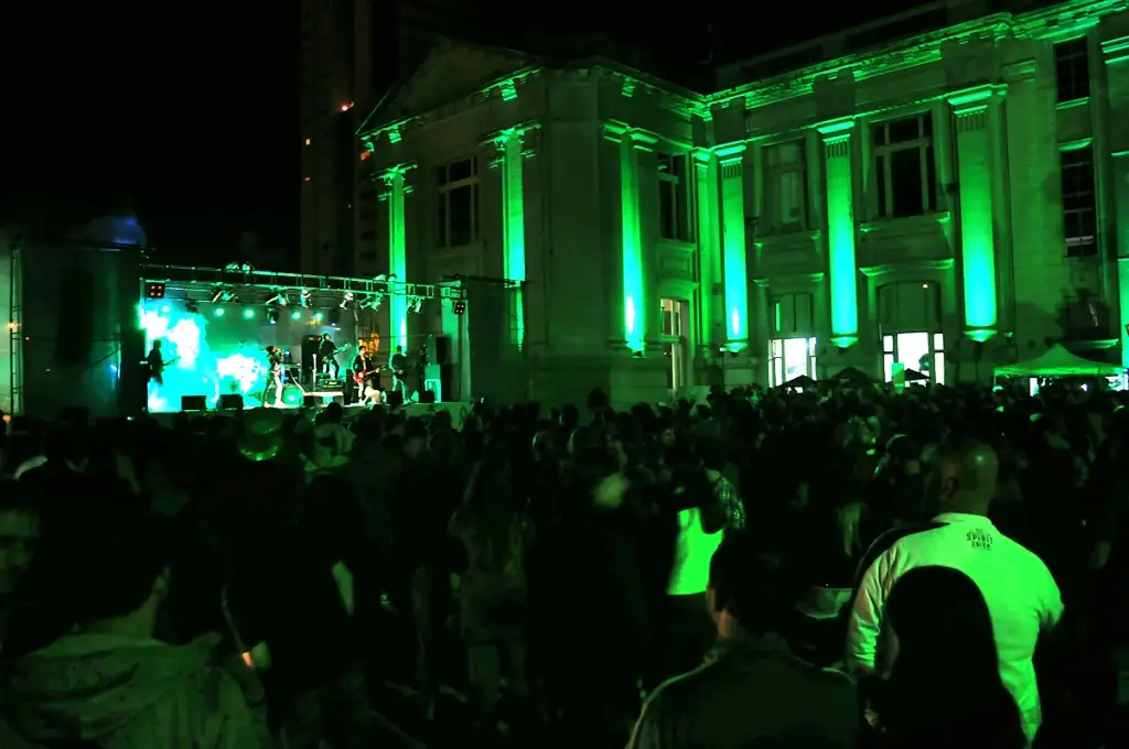 Con buena música y cerveza, Santa Fe rinde tributo a San Patricio