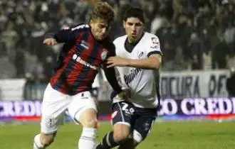 San Lorenzo aplastó a Gimnasia y es único líder