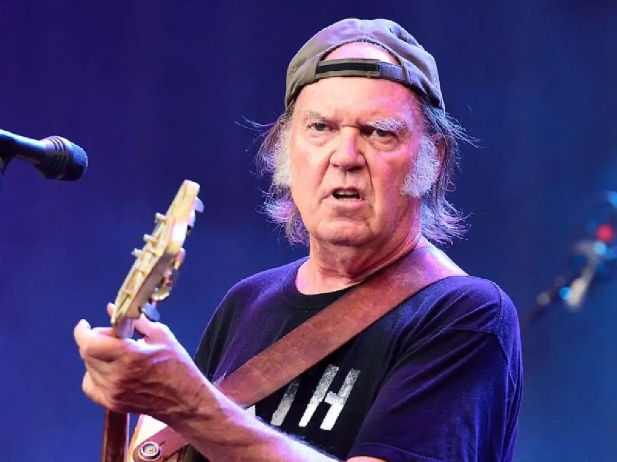 Neil Young cumplió su palabra y retiró su catálogo de Spotify