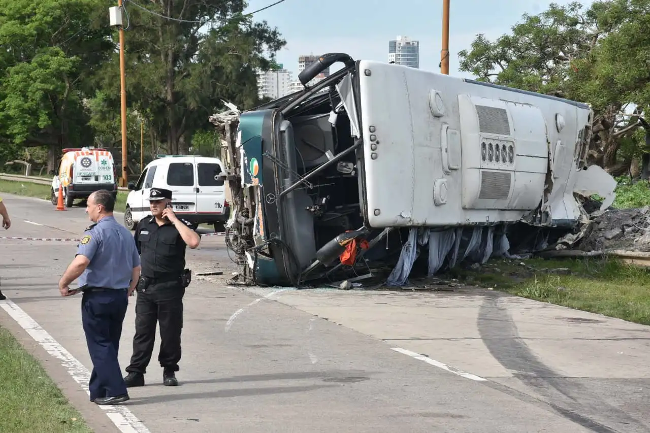Una joven de 24 años está grave tras el vuelco del colectivo