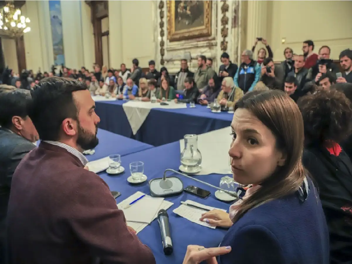 Diputados opositores piden sesión especial por la crisis económica
