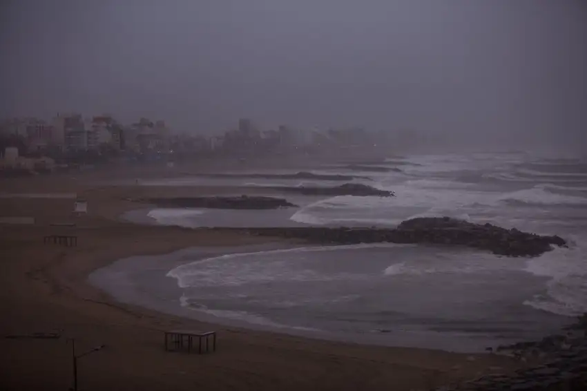 Anuncian un alerta meteorológico por lluvias y fuerte viento en Mar del Plata