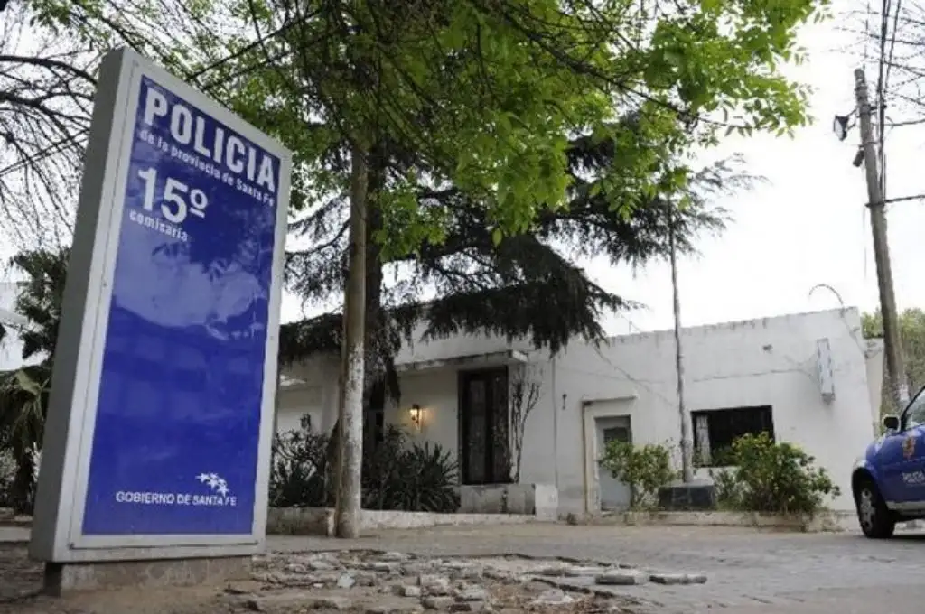 Rosario: un sujeto esposado intentó fugarse antes de ser encarcelado en la comisaría 15ª