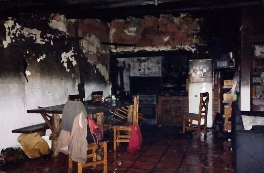 Incendio en barrio Los Pinares: perdieron todo y buscan donaciones
