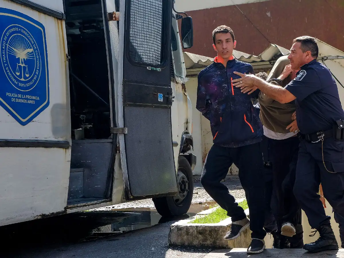 Declararon los cinco acusados de abusar de una joven y la fiscal pidió que sigan detenidos