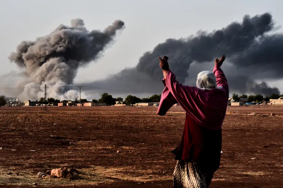 Decenas de personas abandonaron Alepo mientras persisten los bombardeos