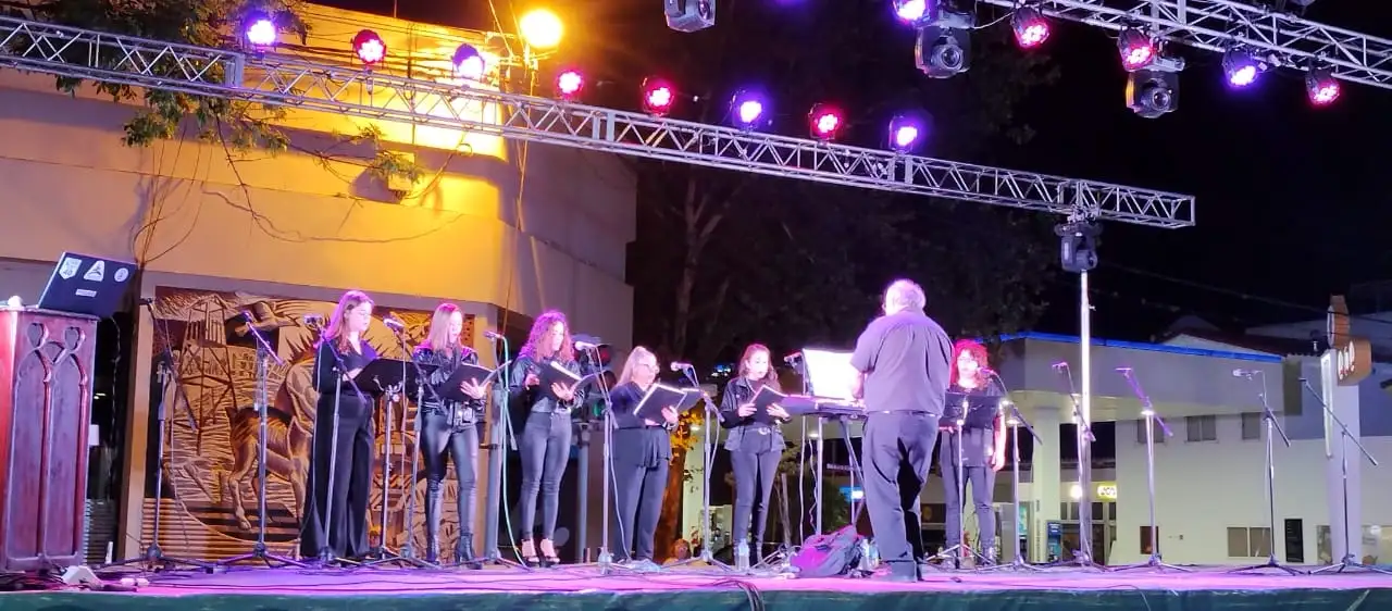 El coro dirigido por Juan Carlos Vázquez.