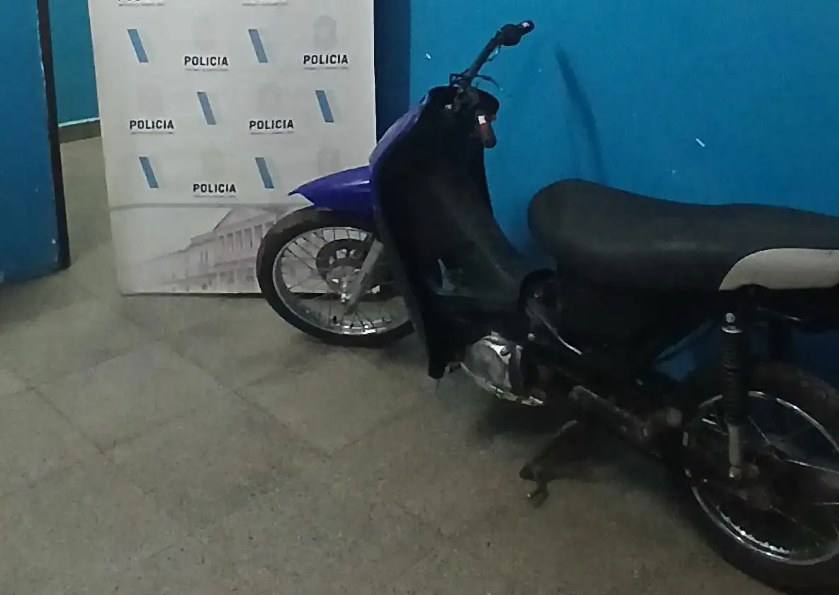 Durante el procedimiento se secuestró un motovehículo sin dominio colocado que habría sido utilizado para cometer el ilícito.