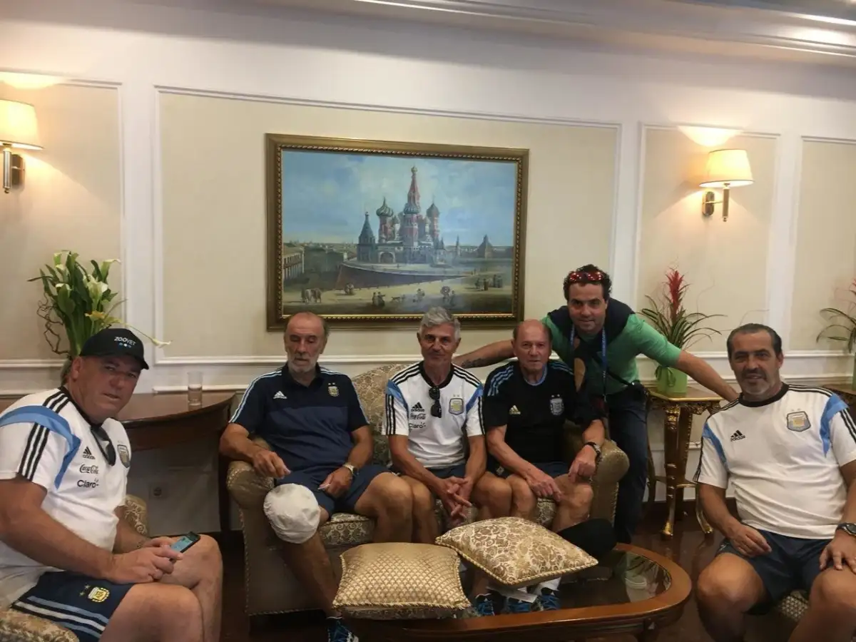 Mesa de café con los campeones 