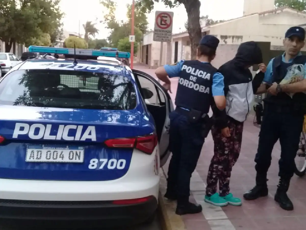 Secuestran $150.000 y detienen a una mujer por estafa en Arroyito