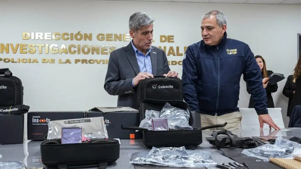 Estos UFED pueden desbloquear y extraer información de todo tipo de dispositivos.