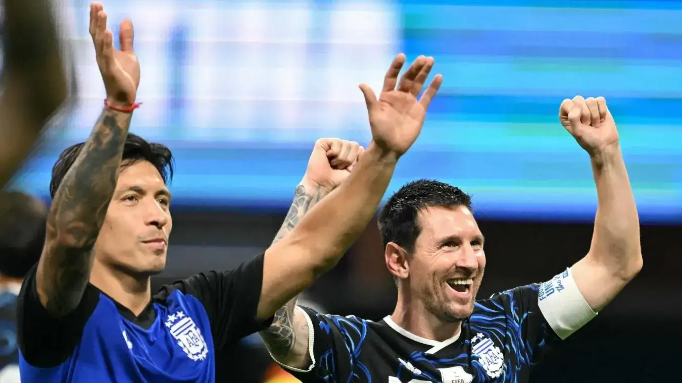 Lisandro Martínez y Lionel Messi, dentro del 11 ideal.