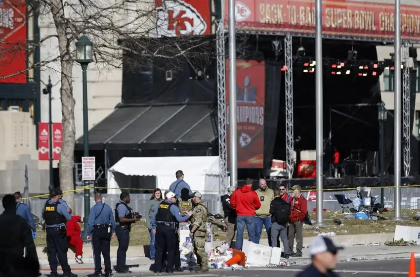 El tiroteo en el desfile del Super Bowl dejó al menos un muerto y 21 heridos