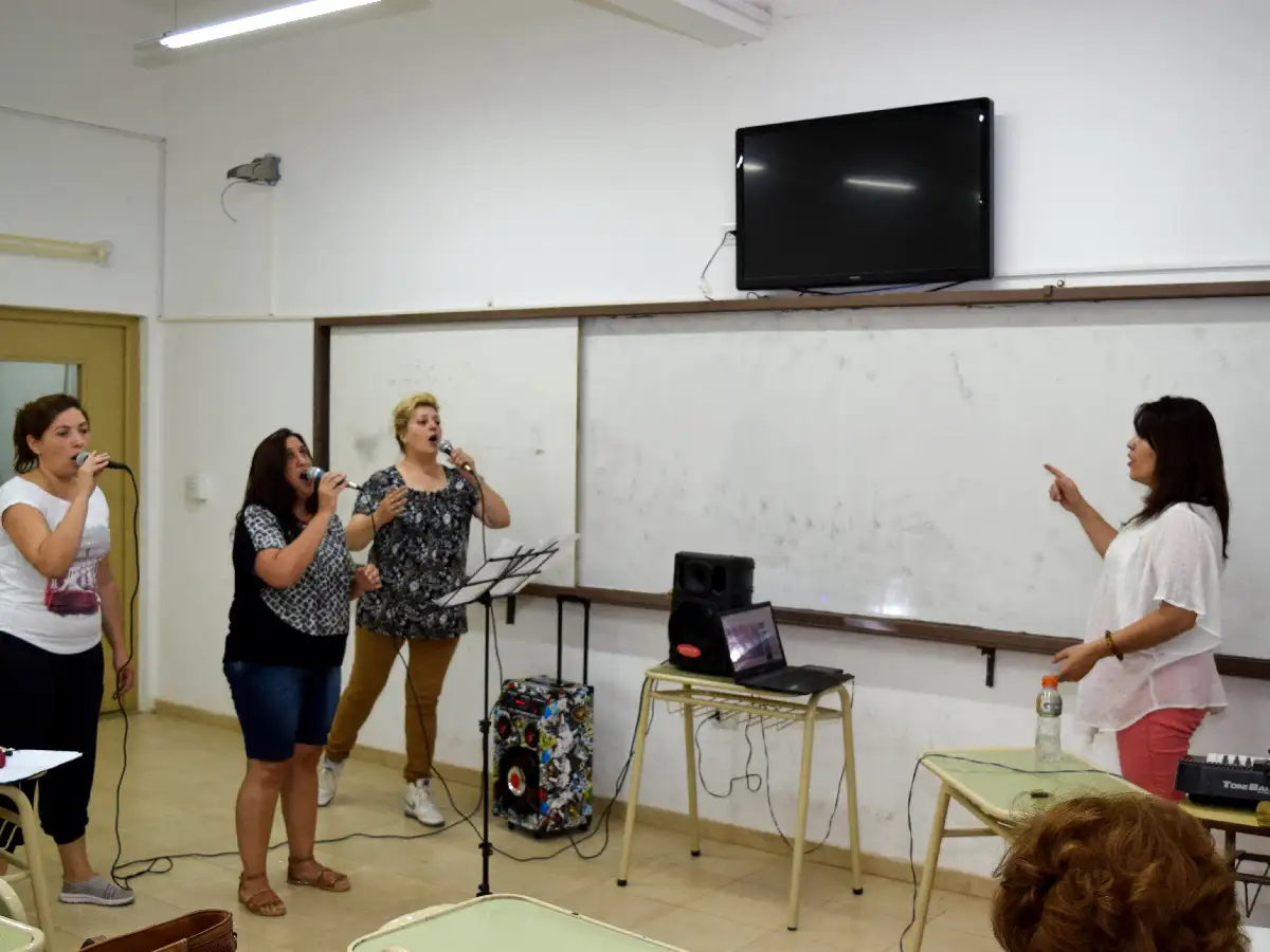 Le dan pelea al estrés a través del canto