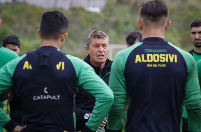 El técnico interino probó una posible formación para enfrentar a Racing
