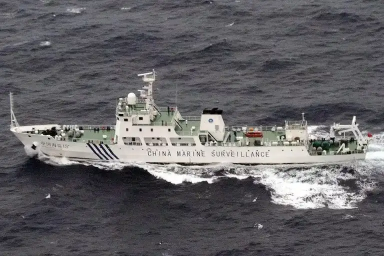 La división marítima de las Fuerzas de Autodefensa de Japón desplegó dos navíos para monitorizar los movimientos del barco chino.