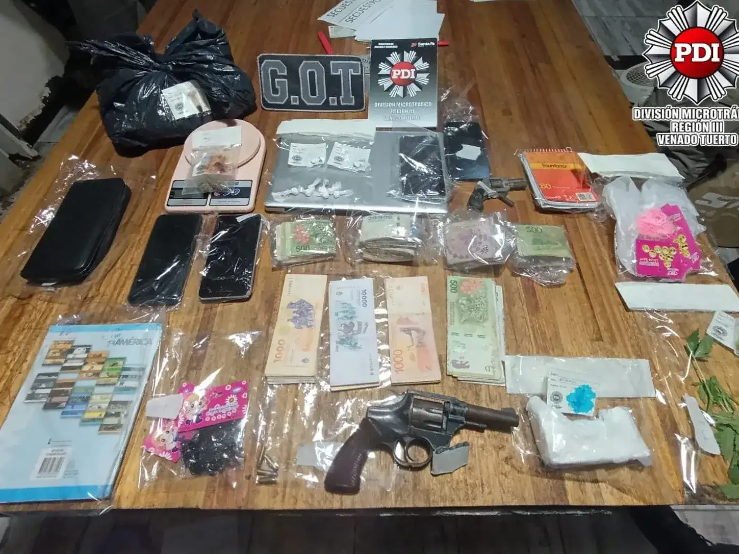 Elementos incautados por la PDI durante el allanamiento en Rufino.