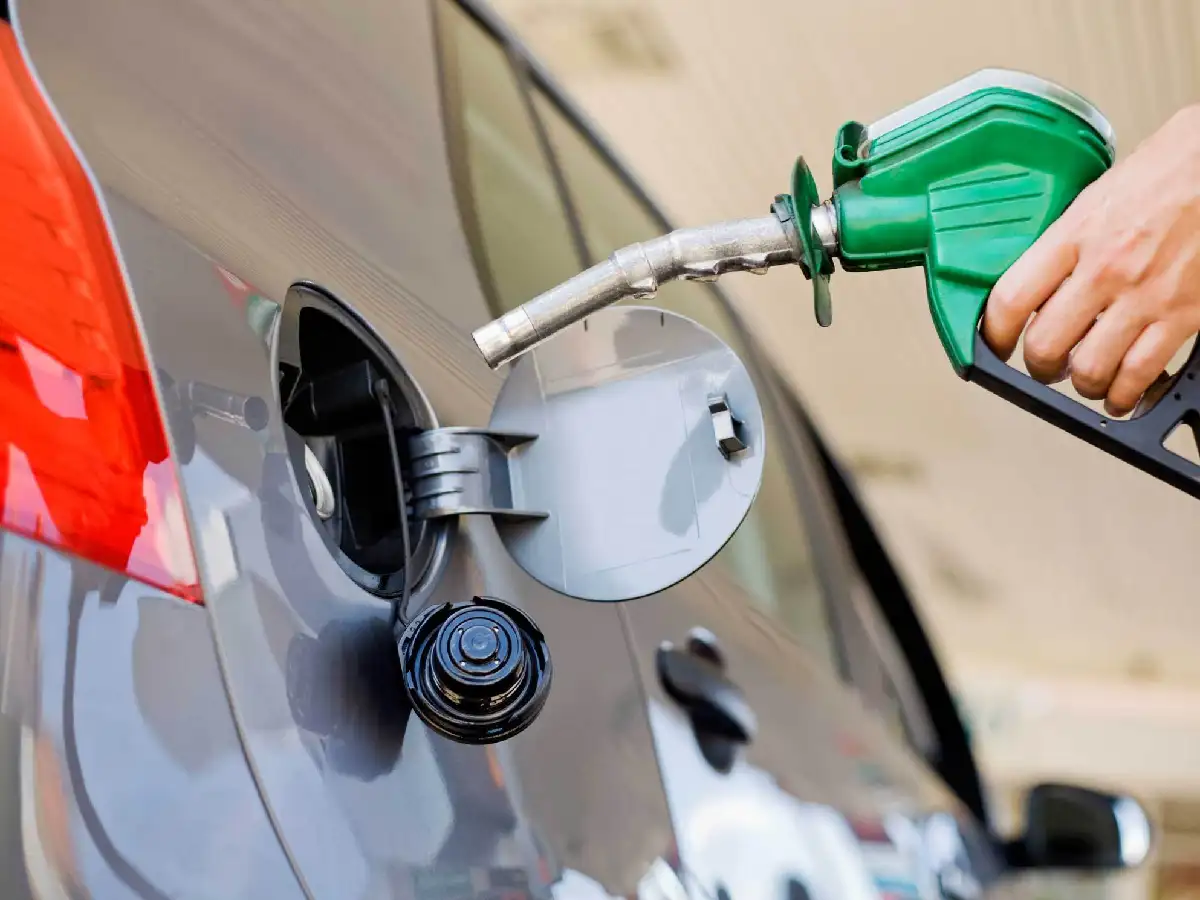 YPF sube la nafta 4,55% y el gasoil 4,89% desde este domingo