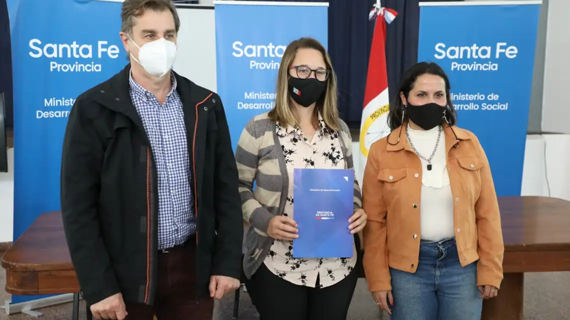 Santa Fe presentó un programa provincial de inclusión digital para personas mayores