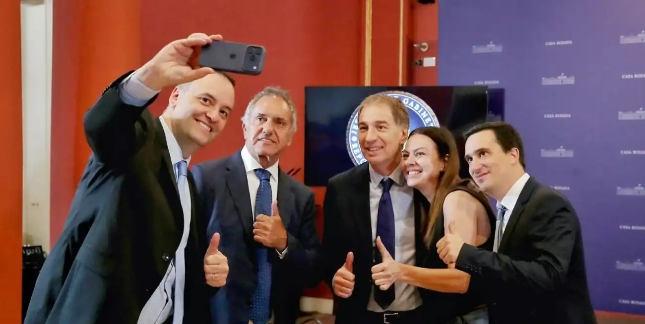 Adorni encabezó el brindis de fin de año con periodistas en Casa Rosada.