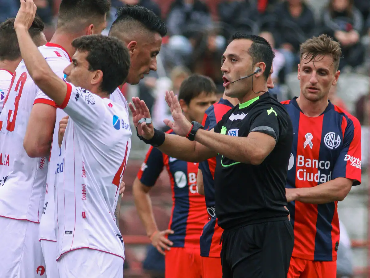 AFA citó al árbitro Espinoza 