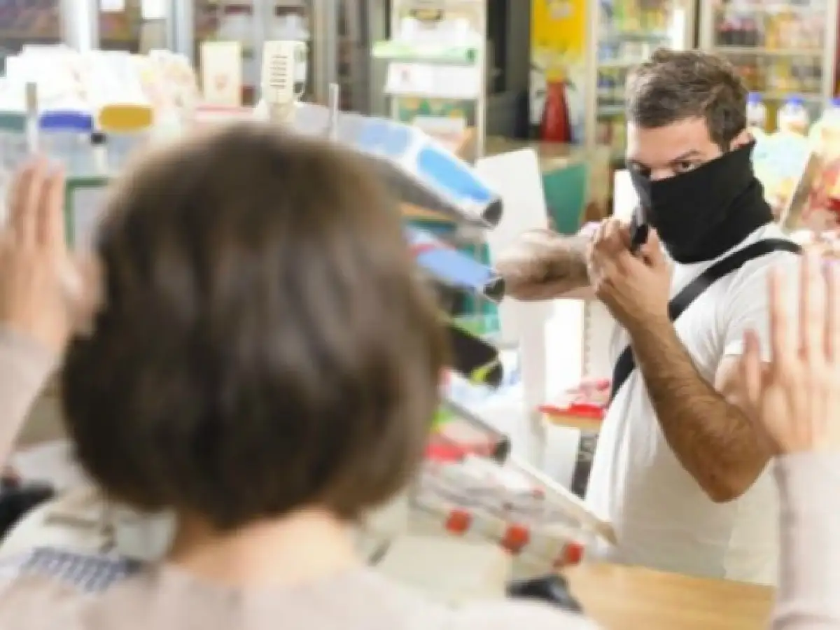 Cada hora asaltan once comercios en el país