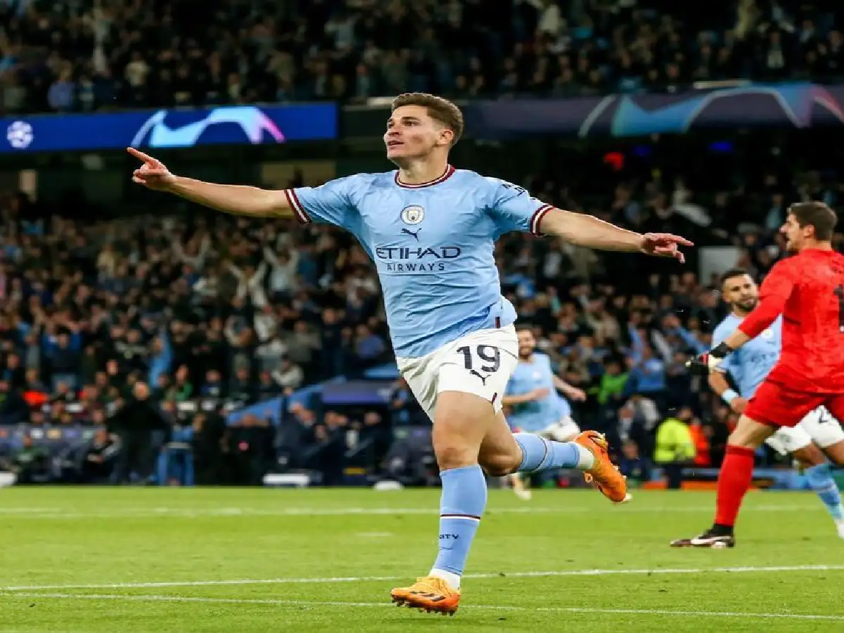 El City de Julián Álvarez, tricampeón de la Premier 