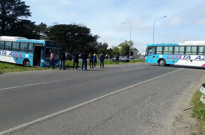 La UTA bloquea los accesos a la ciudad: se extenderá el corte a la ruta 11