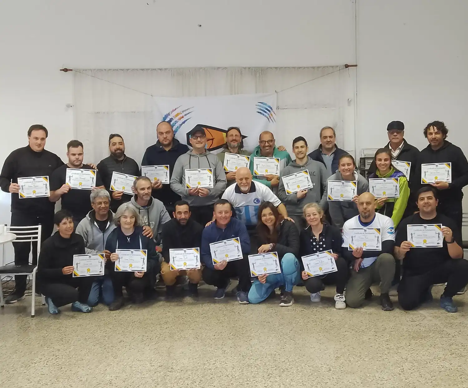 Los asistentes recibieron sus diplomas.