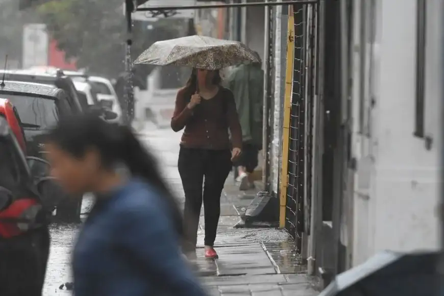 Emiten un alerta naranja por tormentas que afecta a toda la región.