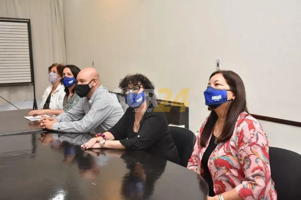 Gremios reclaman paritarias y rechazan decisiones unilaterales en la provincia