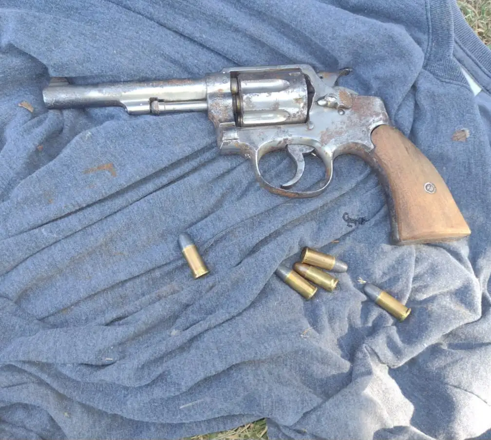 Un hombre encontró un revolver y llamó a la policía