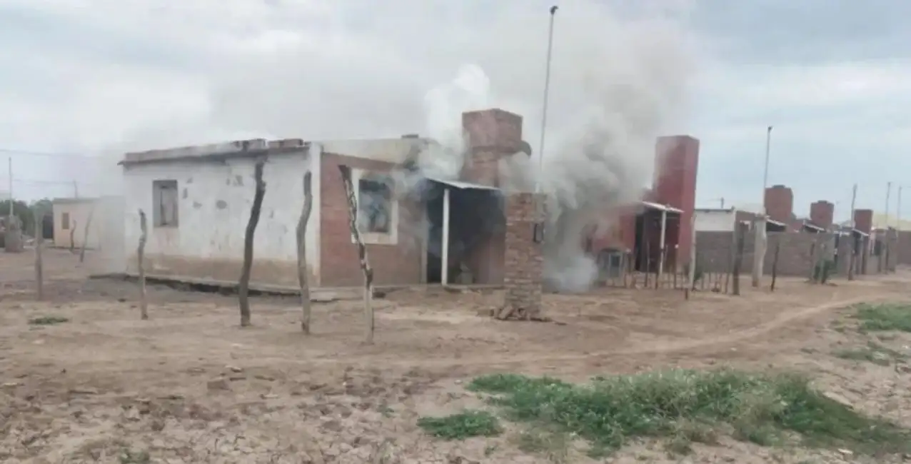 Tras varias amenazas, un hombre prendió fuego la casa de su ex