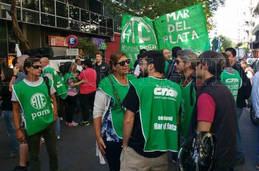 En rechazo a las "políticas de ajuste", estatales realizaron un paro