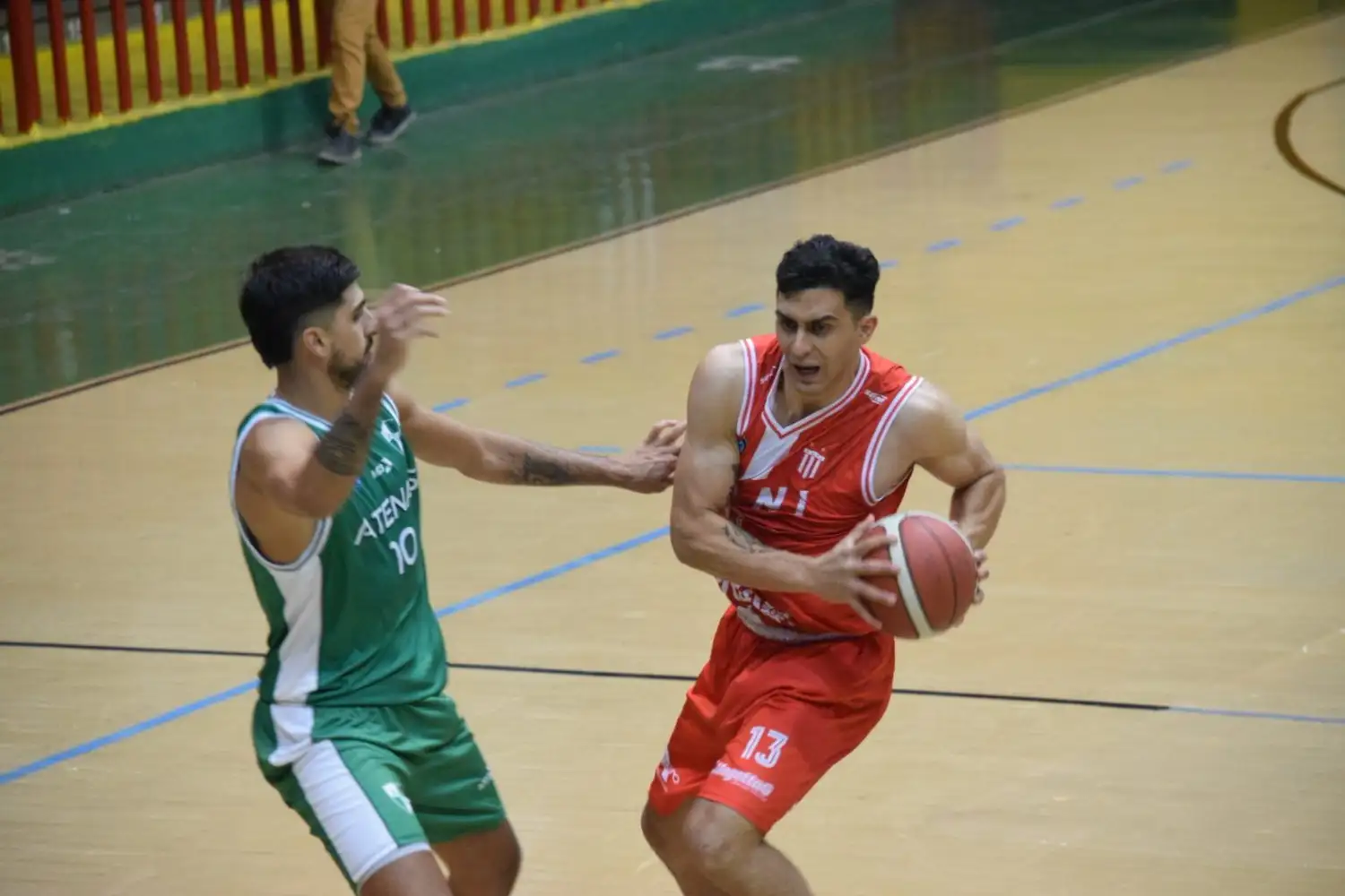 Cancina fue cortado de los "Halcones Rojos".