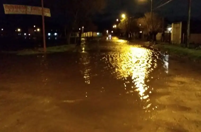 Camión lleva a vecinos del Barrio Autódromo a trabajar