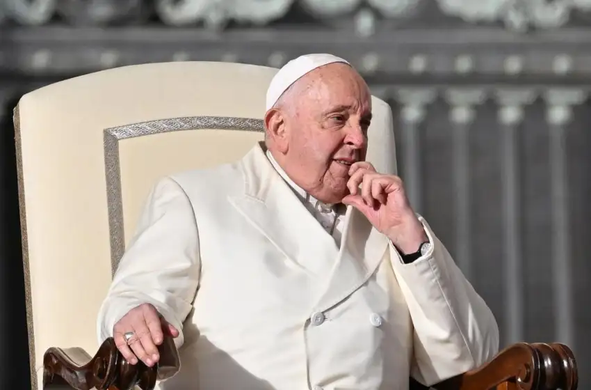En vísperas de Navidad, el Papa llamó a "no confundir la fiesta con el consumismo"