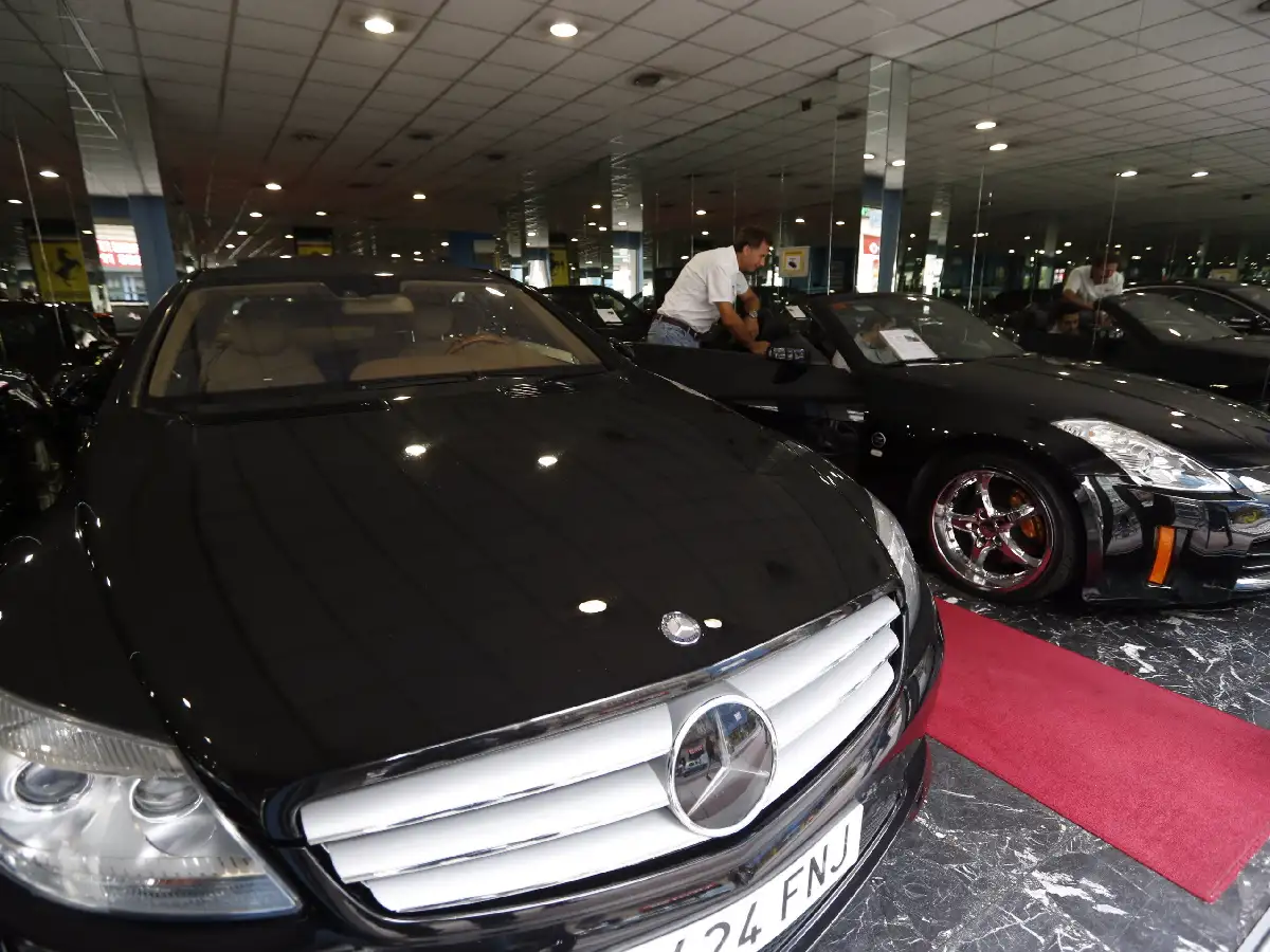 Bajarían de precio decenas de autos de alta gama