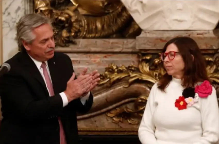 Batakis puso a disposición su renuncia como ministra de Economía