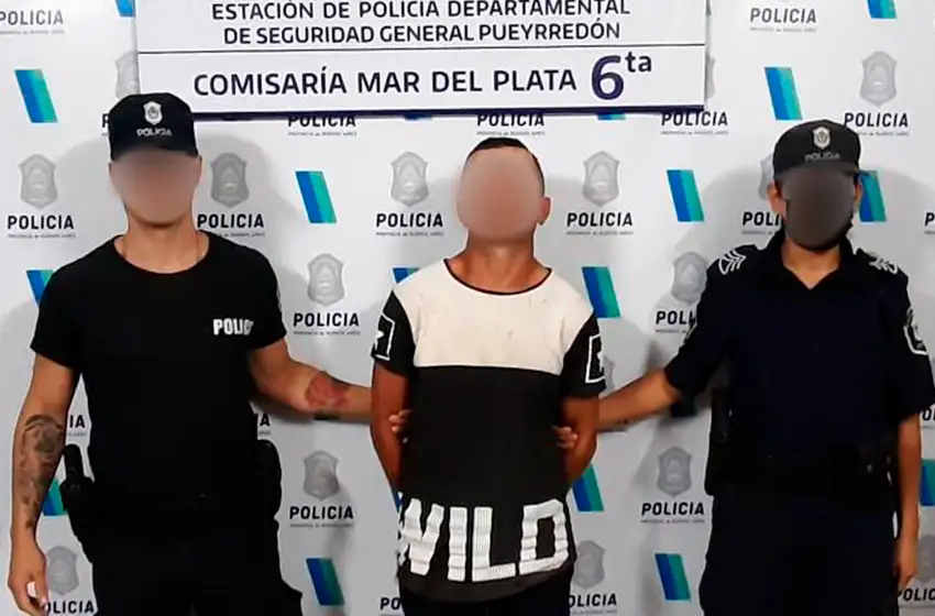 Golpeó con una trompada a una policía y tenía una moto robada