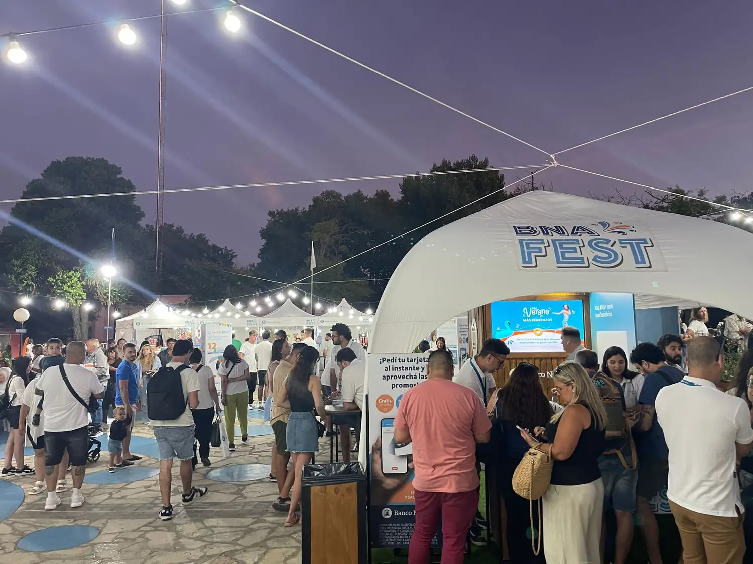 Las familias podrán disfrutar de beneficios especiales y promociones, en un espacio rodeado de juegos, concursos y música.