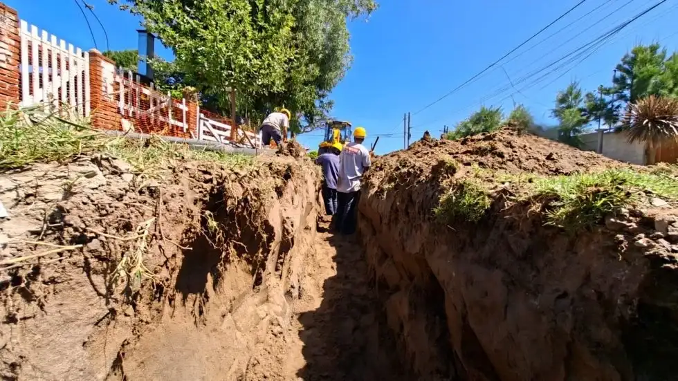 La empresa aseguró que la cobertura alcanza el 91% en agua potable y el 84,7% en cloacas, según datos oficiales.
