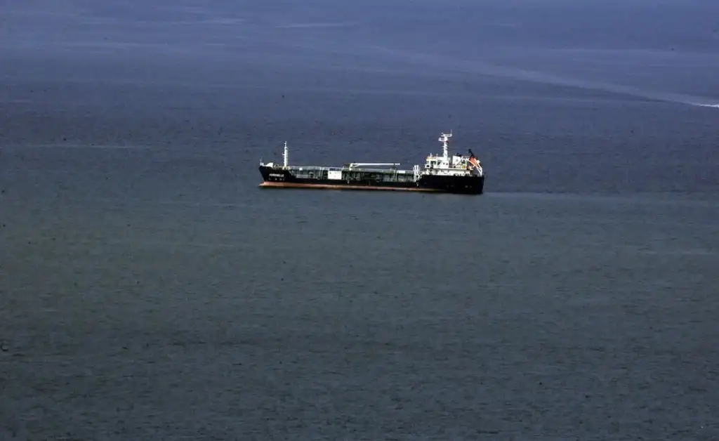 Varios barcos navegaron en círculos debido a un extraño fenómeno