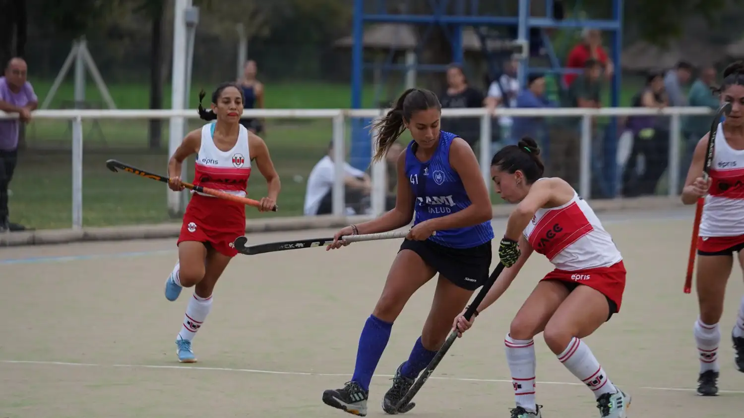Las "Pingüinas" no pudieron con Universitario y quedaron eliminadas de la Copa Córdoba
