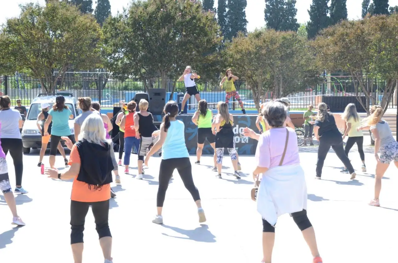 “Venite al Parque” ofreció clase de zumba para concientizar en el mes de la endometriosis
