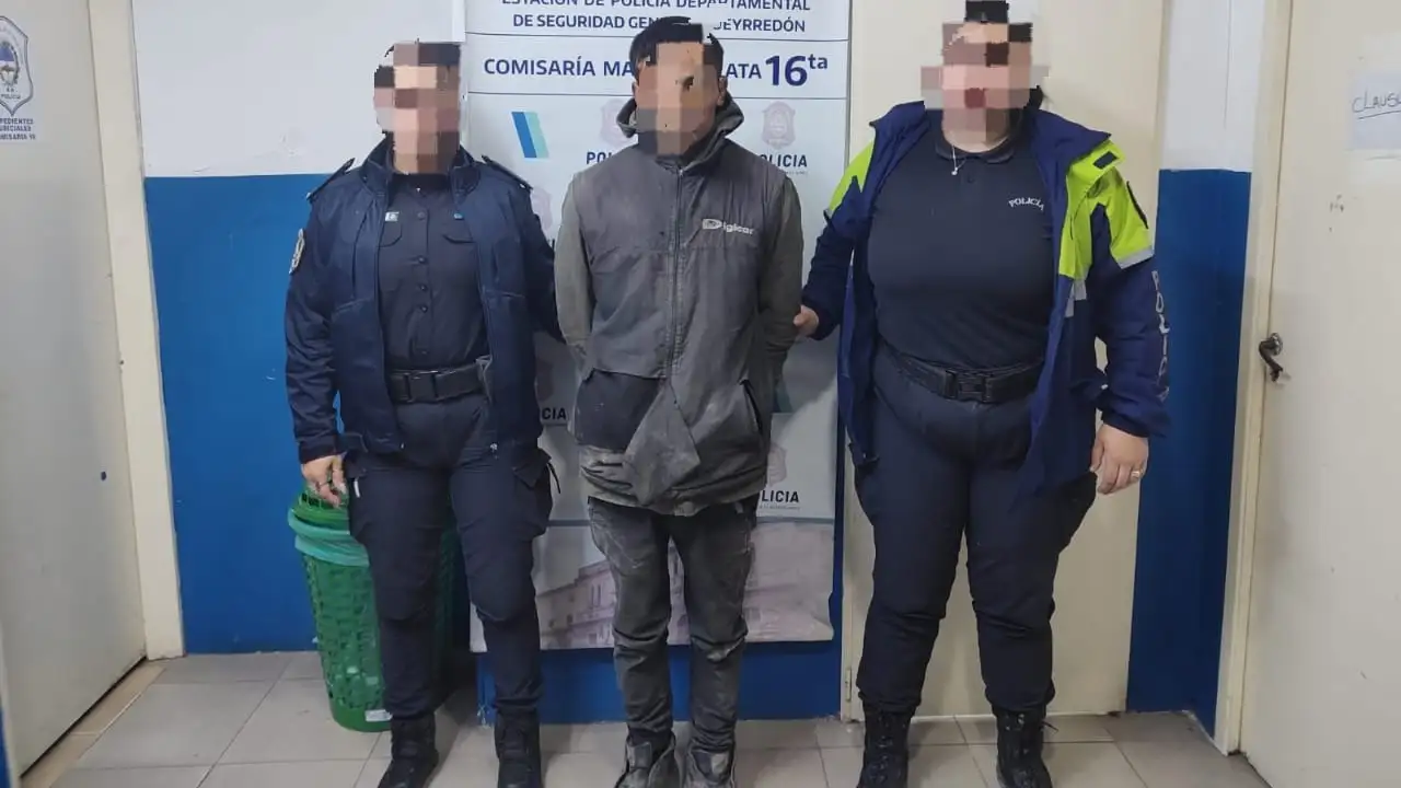 Otros dos sujetos se dieron a la fuga. El hecho ocurrió en Calabria al 8200.