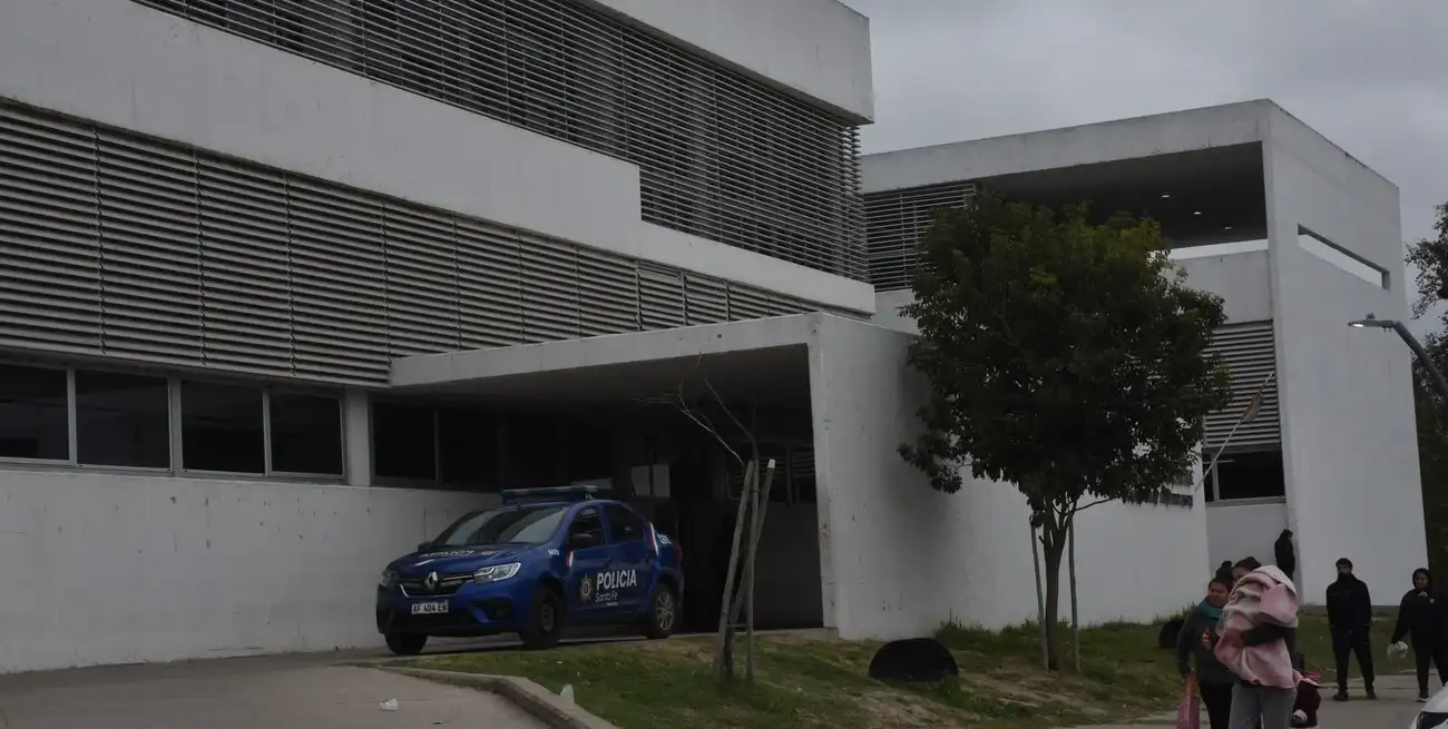 La víctima fue asistida en el hospital Iturraspe. Crédito Flavio Raina.