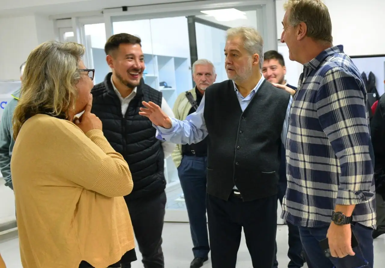 Firmat: Roberto Mirabella visitó obras financiadas por la Provincia 