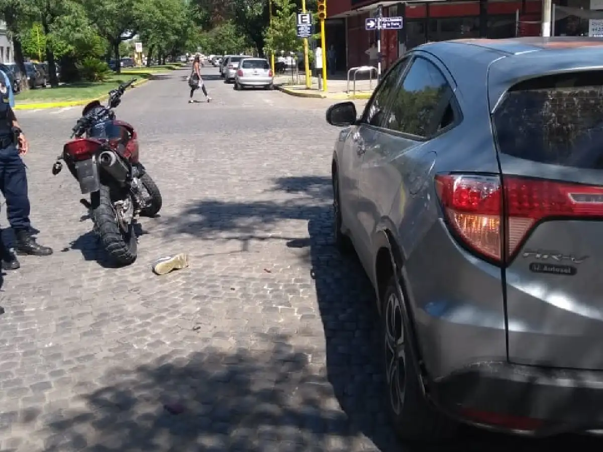 Motociclista herido en pierna y mano tras choque 