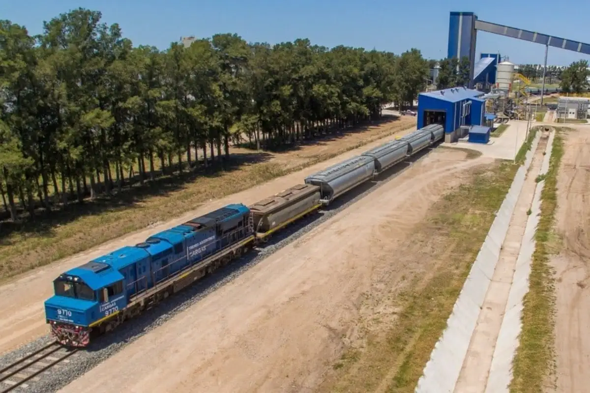 El Belgrano Cargas ya opera dentro de las terminales de Timbúes.